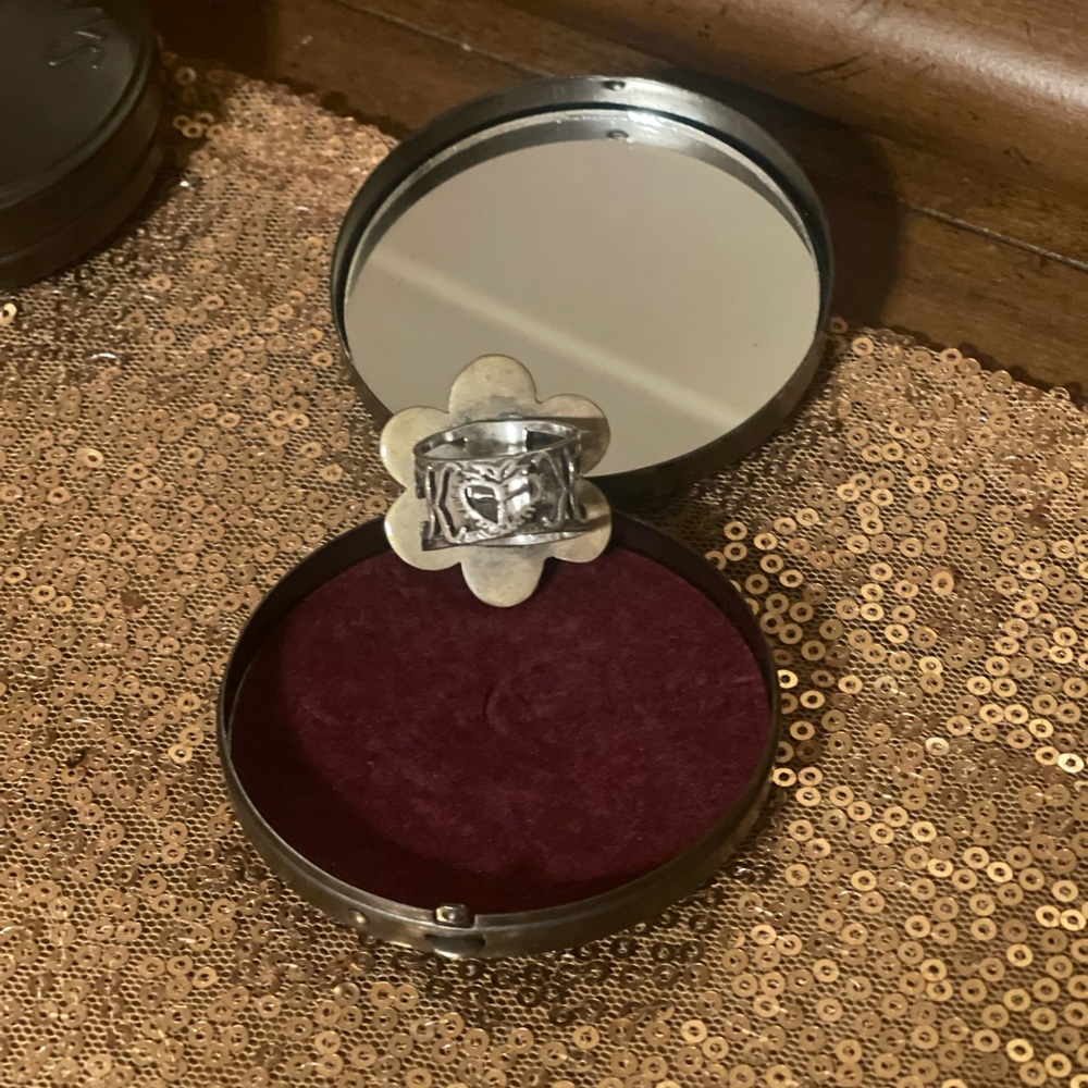 Virgins Saints & Angels Ring - Picture 3 of 5